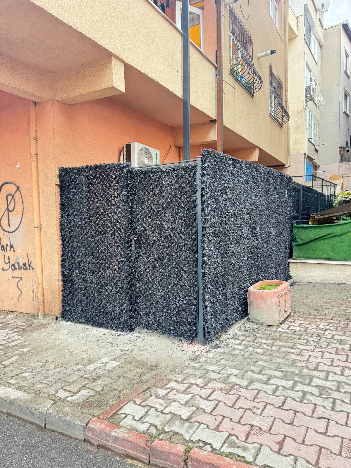 Antrasit Gri Çim Çit